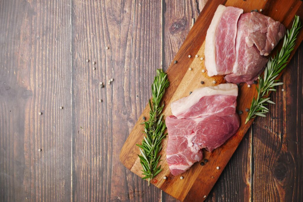 découvrez tous les secrets de la viande rouge avec nos articles sur la consommation, la cuisson et les meilleurs plats à base de viande rouge.